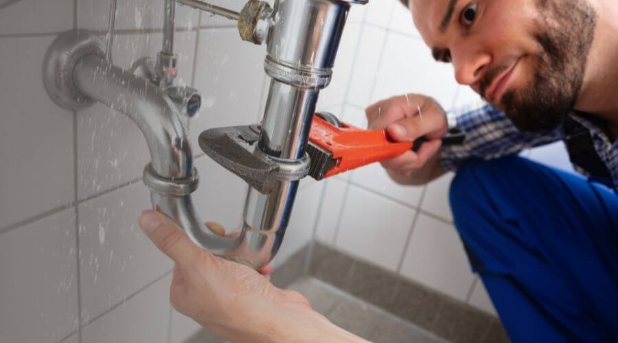 Professional clogged toilet repair services in Deaver, WY